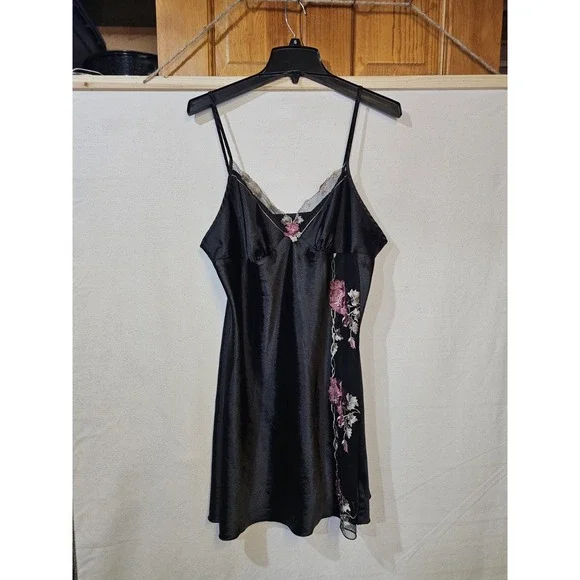 This Is A Mid Thigh Black Satin Chemise (Or Slip Dress) Featuring Lace Detail XL - Picture 3 of 13